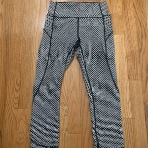 Lululemon in motion 7/8 EUC